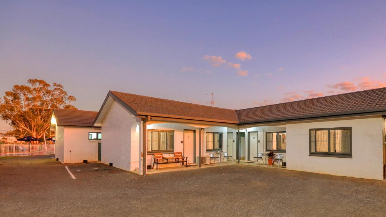 Parkes Federation Motel Exterior foto